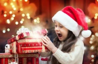 Новогодние идеи: как украсить подарочную коробку